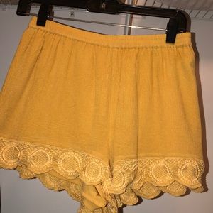 Society amuse lace hem shorts